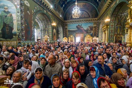 Болградский собор во время Великого освящения внутри