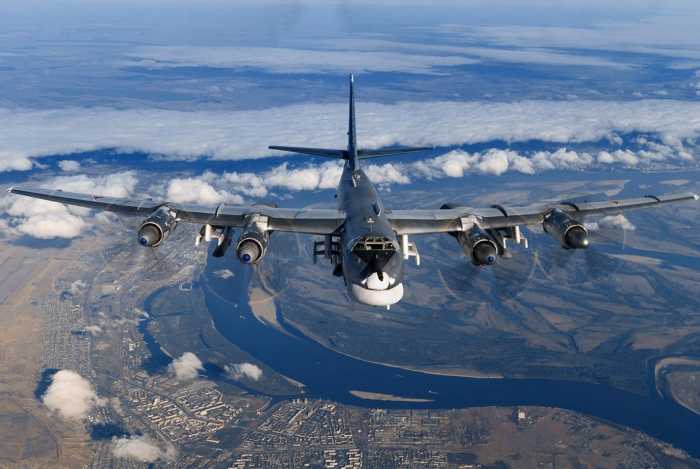 Российские дальние ракетоносцы Ту-95МС пролетели вдоль берегов Аляски и Алеутских островов