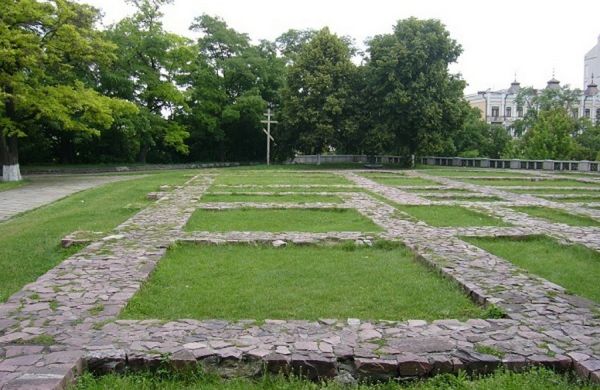 Фундамент Десятинной церкви на Старокиевской горе. Современное состояние.