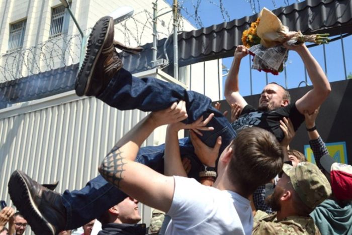 Обвиняемого в убийстве Олеся Бузины выпустили под залог