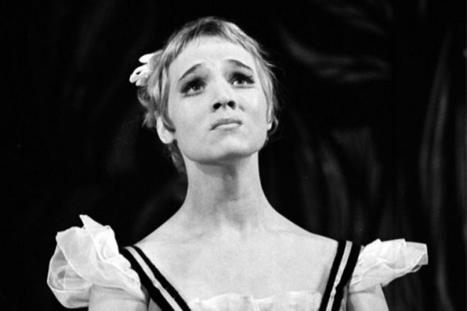 Нина Русланова на театральной сцене