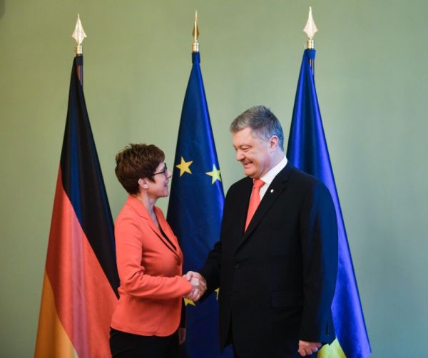 Встреча П. Порошенко с А. Крамп-Карренбауэр 12 апреля 2019 года