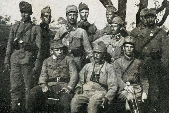 «Сечевые стрельцы»: с первого взгляда понятно, что «справжні українці», только форма почему-то австрийская.