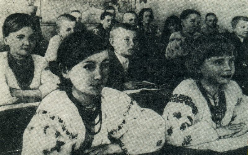 Первый урок на родном языке. Фото 1939 года