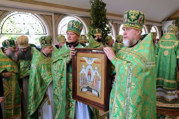 Агафангел возглавил  Божественную литургию в Свято-Сергиевском женском монастыре села Сергеевка Славянского района Донецкой области