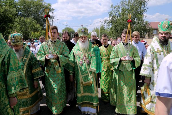 Агафангел возглавил  Божественную литургию в Свято-Сергиевском женском монастыре села Сергеевка Славянского района Донецкой области