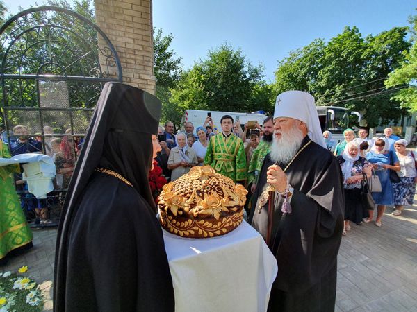 Агафангел возглавил  Божественную литургию в Свято-Сергиевском женском монастыре села Сергеевка Славянского района Донецкой области