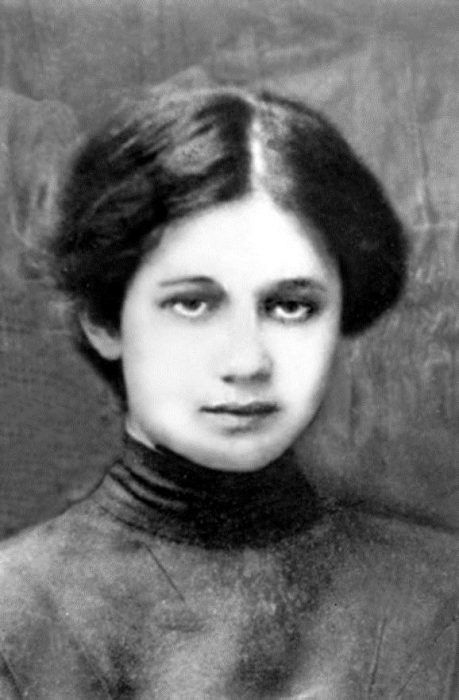 Гимназистка Анна Горенко