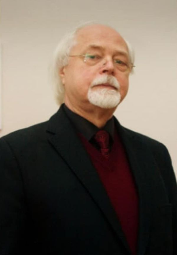 Профессор Валерий Громов