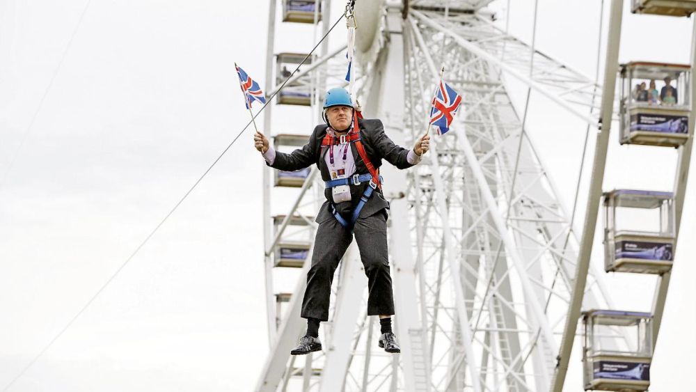 Полёт Ирины Верещук над «мостиком Кличко» – неудачный косплей. Летающий Борис Джонсон был куда эффектнее.