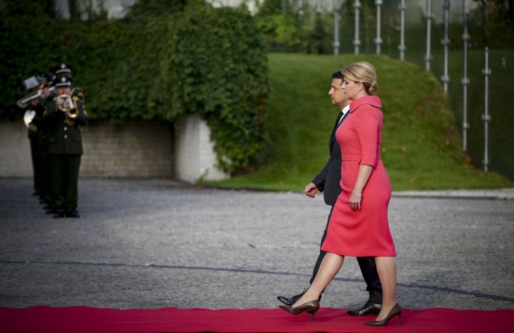 Зе пытается идти в ногу с Зузанной Чапутовой