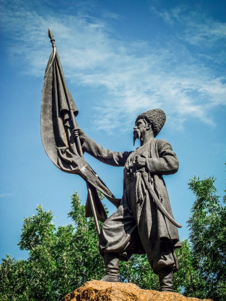 Памятник «Запорожцам, высадившимся в Тамани 25 августа 1792 г.», фрагмент