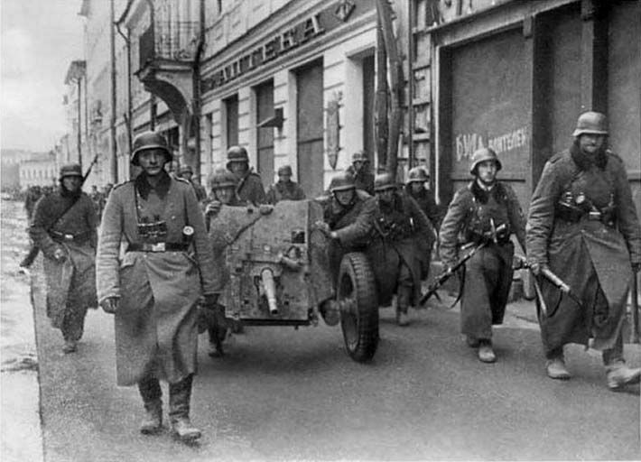 Оккупанты на улицах Харькова