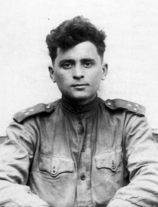 Поэт Семён Гудзенко