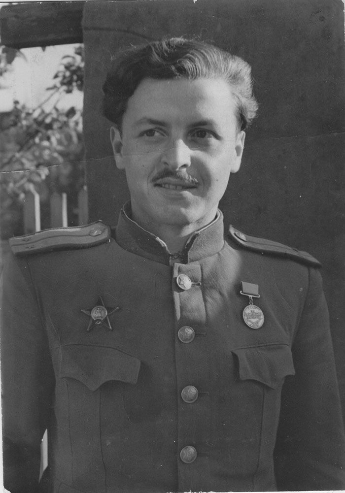 Поэт Юрий Левитанский