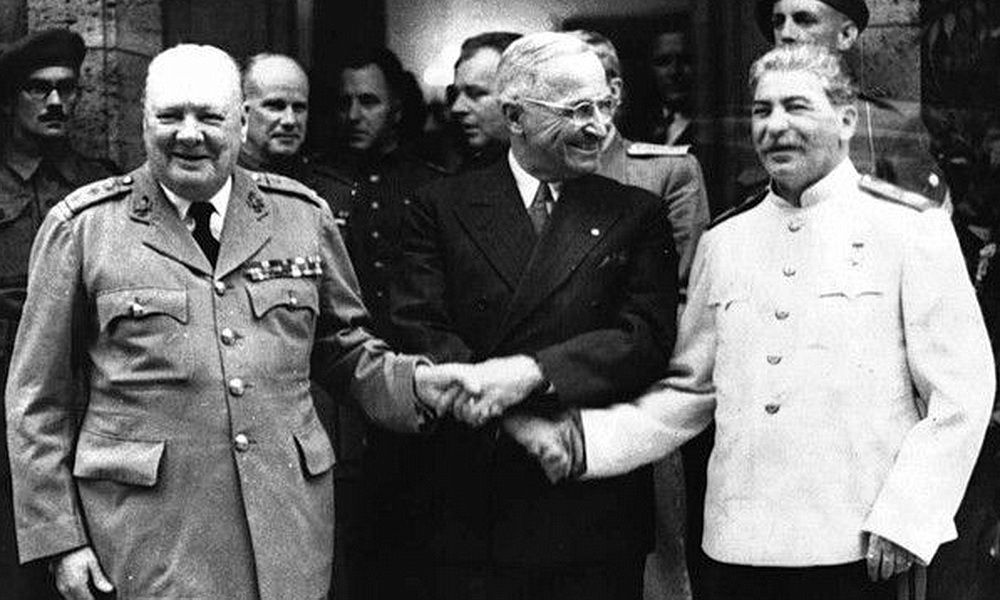 Решение судить японских военных преступников было принято на Потсдамской конференции глав государств антигитлеровской коалиции