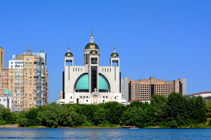 Собор УГКЦ в Киеве, который униаты без всякого стеснения называют патриаршим, хотя ни патриархата, ни патриарха на Украине нет – Ватикан с этим не торопится