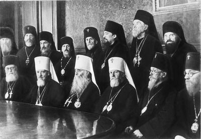 Освобождённые архиереи РПЦ и три митрополита: Николай (Ярушкевич), Сергий (Страгородский) и Алексий (Симанский). 1943 год.