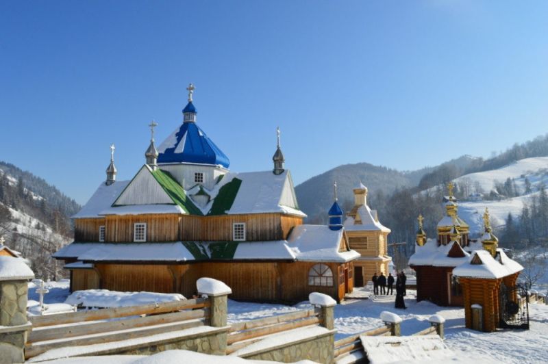 Храмовый комплекс села Гринява, захваченный раскольниками