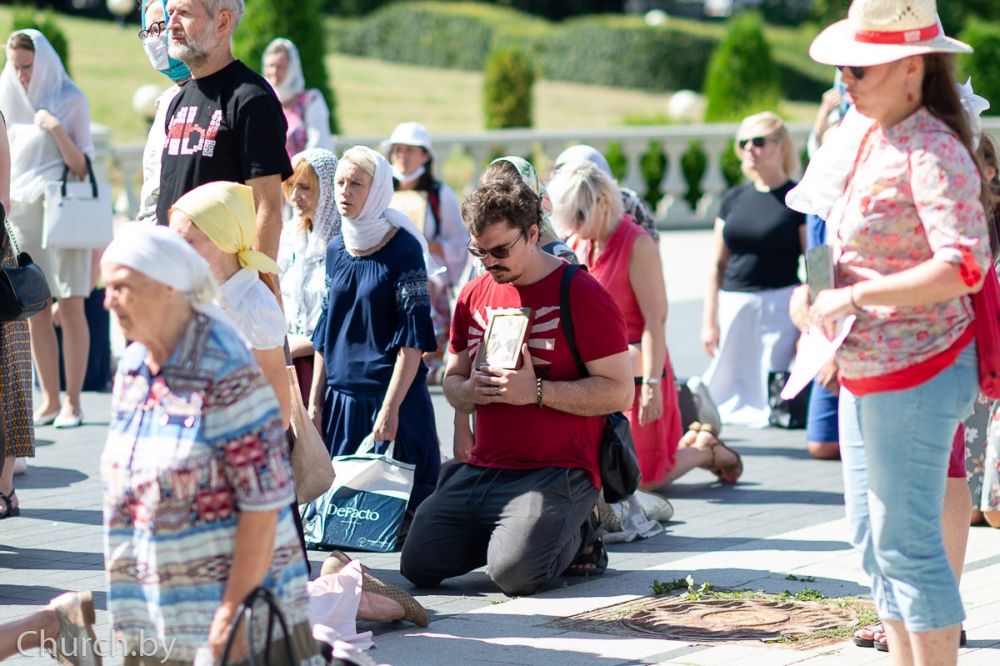 Прихожане БПЦ молятся о мире в стране