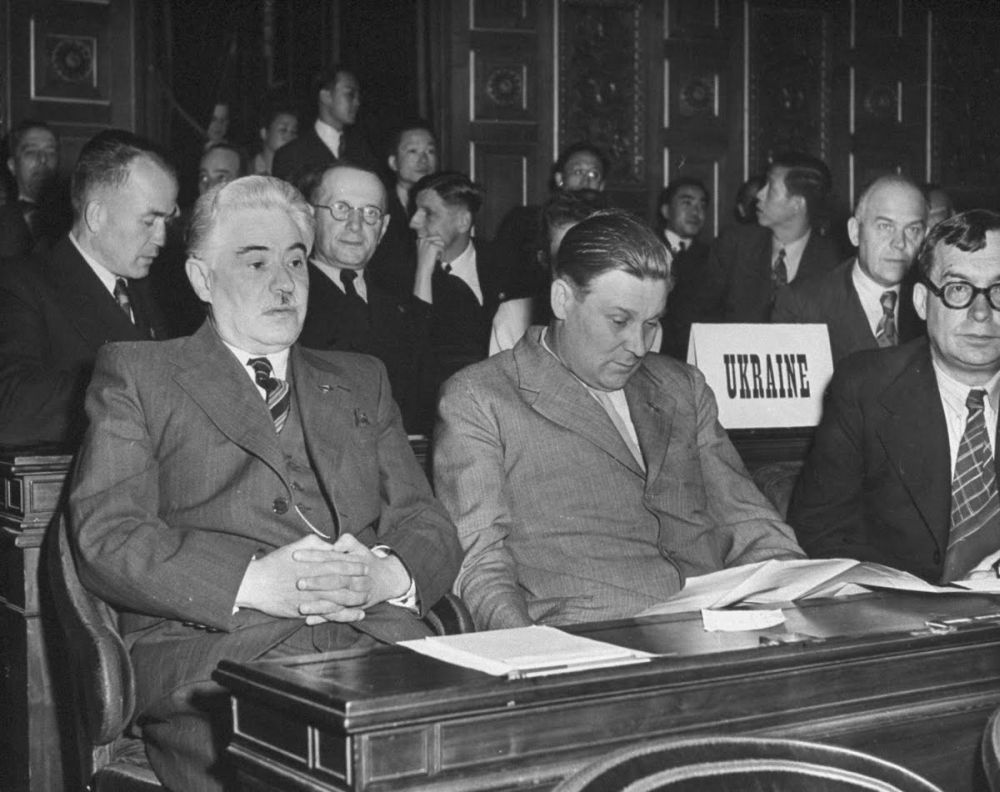 Парижская конференция. Дмитрий Мануильский, Алексей Война, Николай Петровский. 1946 год, фото Ральфа Морзе для LIFE