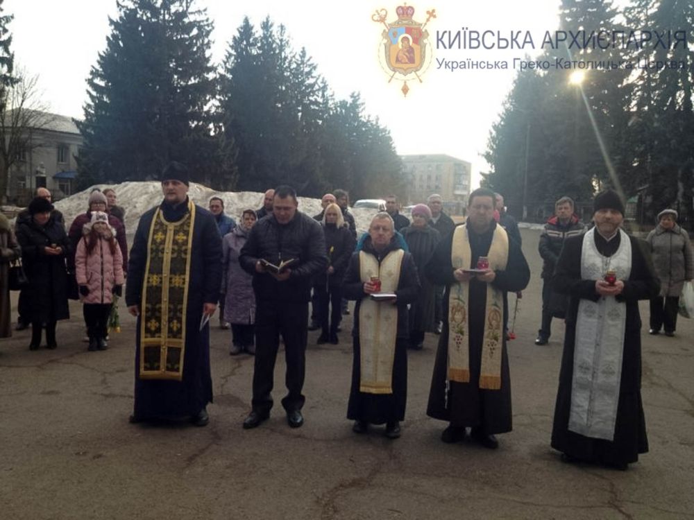 Совместный «молебен» в г. Бершадь Винницкой области в память о так называемой «небесной сотне»