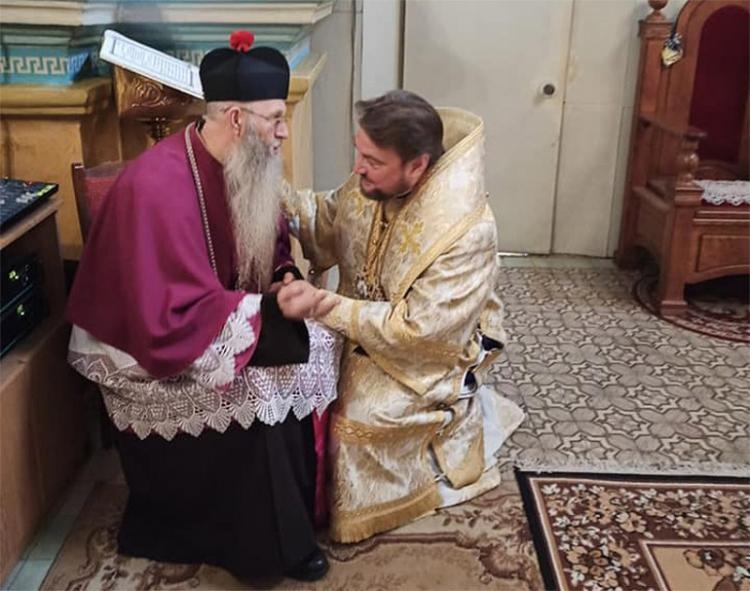 «Митрополит» Драбинко и ксендз Кошлага в алтаре «храма» ПЦУ