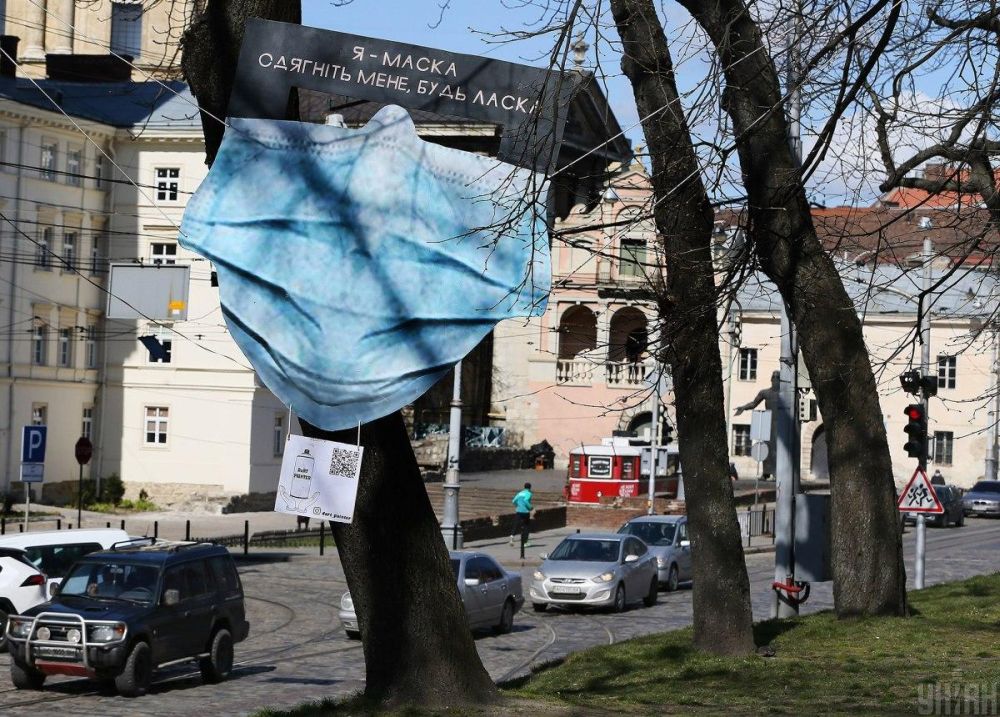 Макет маски вместо вакцины