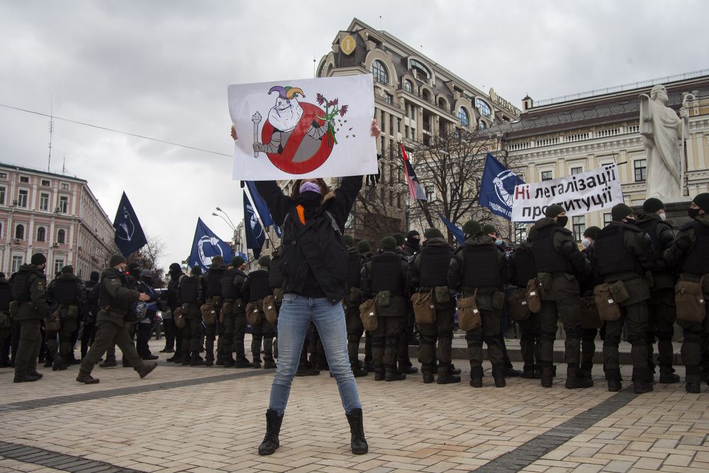 Зеленский не ушёл от протестов феминисток
