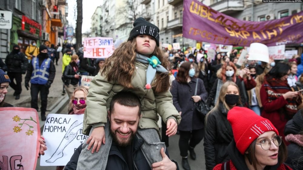 Марш 8 марта