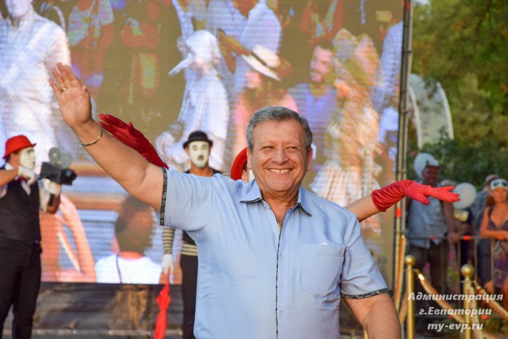 На красной дорожке евпаторийского «Солнечного острова»