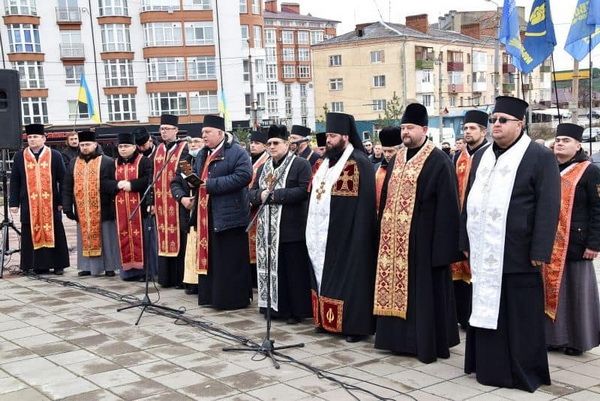 Их отец – Бандера…