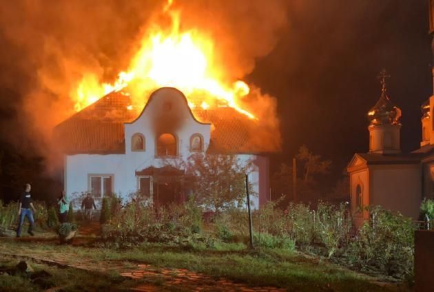 Братский корпус Иоанно-Богословского мужского монастыря Мукачевской епархии УПЦ МП полностью сгорел