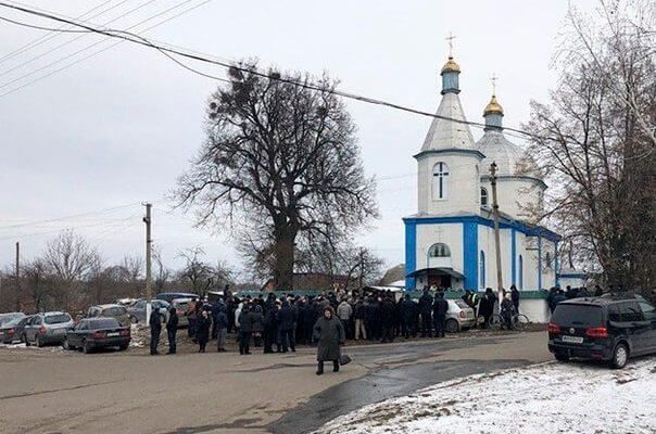 Храм с. Лысогорка захвачен пэцэушниками