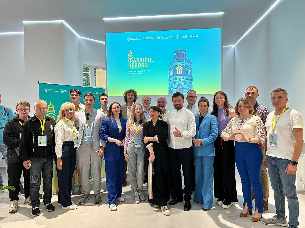 Эти люди действительно верят, что восстанавливают Мариуполь?