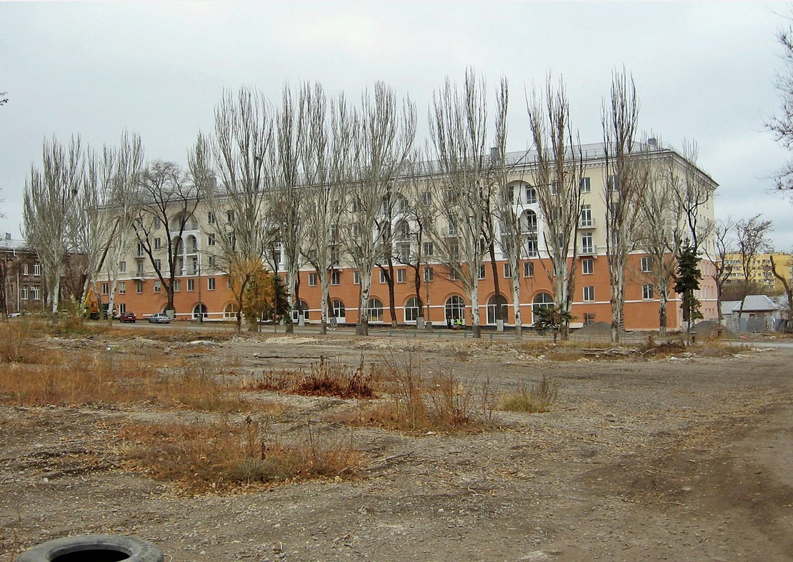 Артёма, 82. Таким красивым этот дом никогда не был.