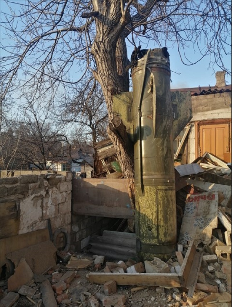 Часть сбитой над двором соседей и упавшей в огород «Точки У». Таких подарков от Незалежной наша улица получила пять. 