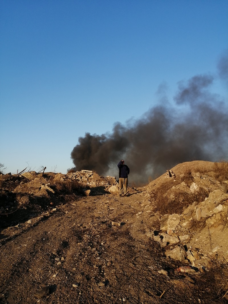 Начало марта. Весь город в дыму.