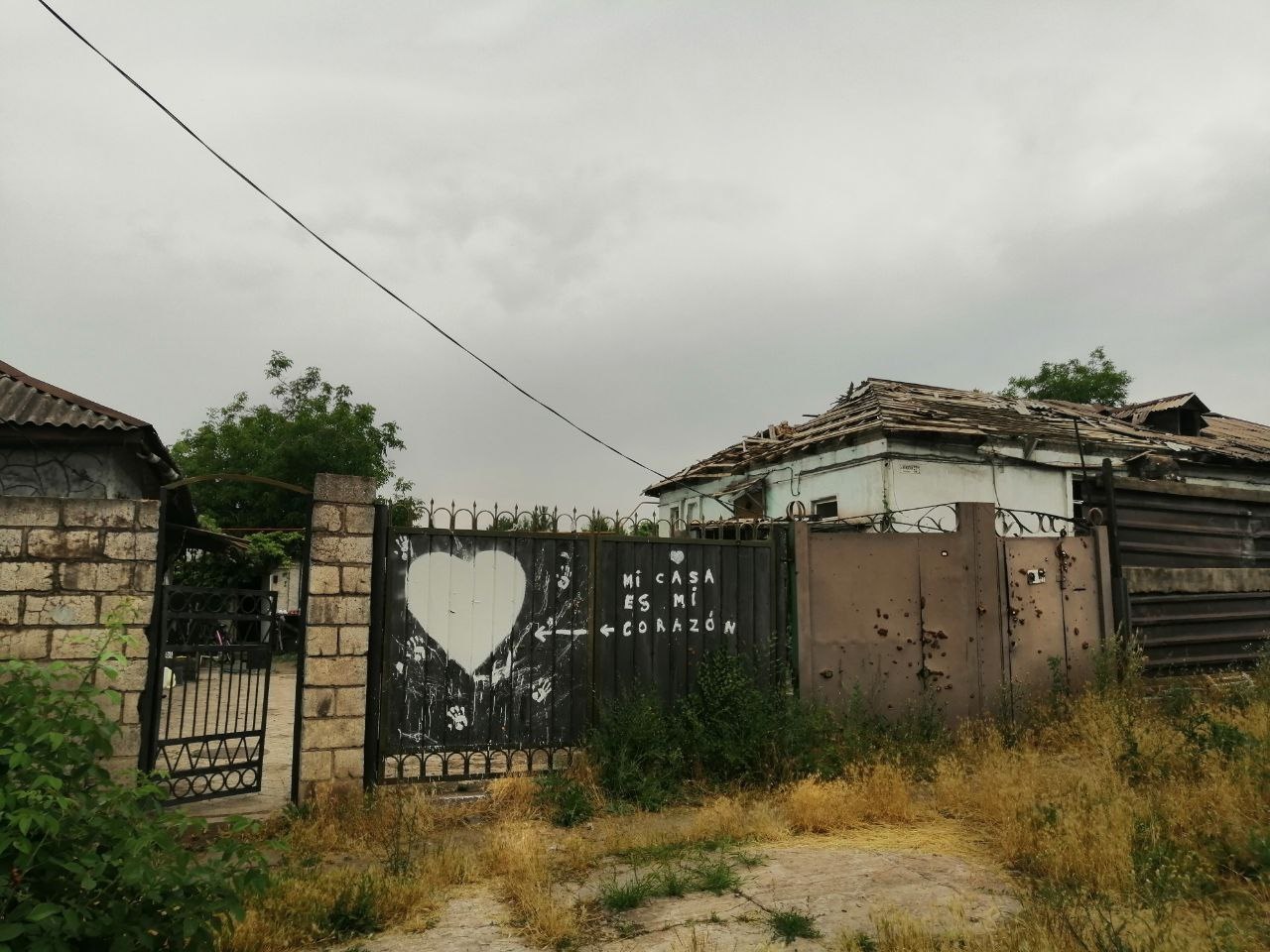 Вот так теперь выглядит крыша дома, где вполне счастливо жила семья