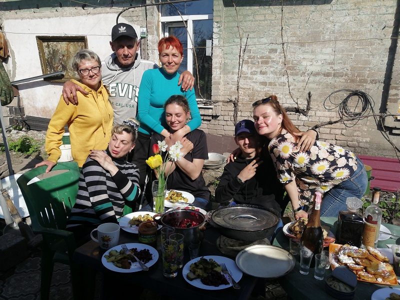 Ещё слышны взрывы снарядов, а мы отмечаем День Победы 