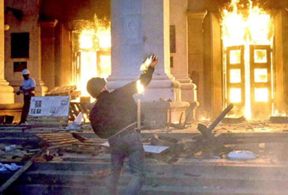 Горящий Дом профсоюзов в Одессе