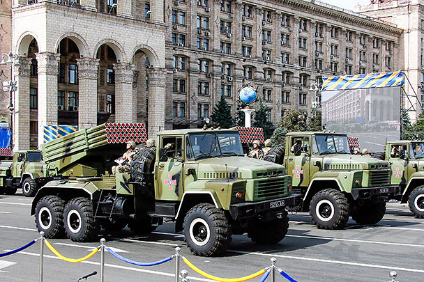 Август 2014 года, военный парад в Киеве. Война с Донбассом уже шла полным ходом…