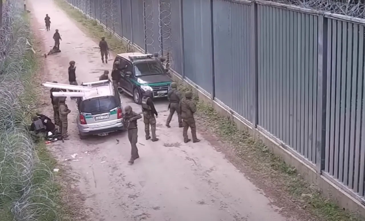 Польские силовики «воюют» с мигрантами на границе с Белоруссией 