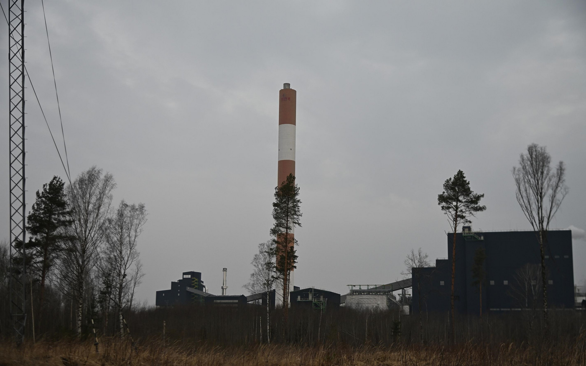 Поврежденная труба Аувереской электростанции в Эстонии