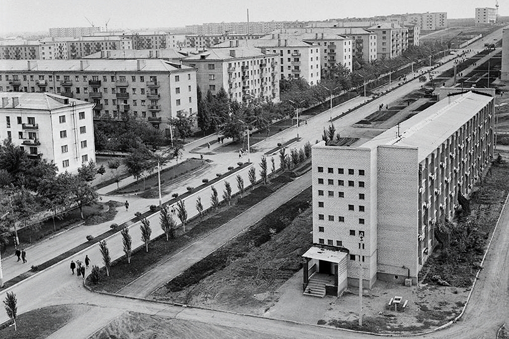 Краматорск ( Дворцовая улица) на советской фотографии 1968 года