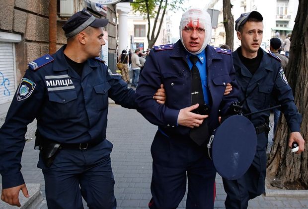 Сотрудники милиции также пострадали во время уличных боёв 2 мая 2014 года