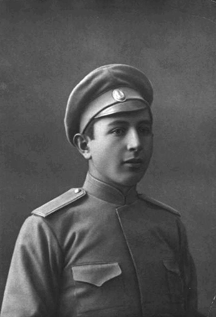 Иван Баграмян в военной форме  в  1916 г.