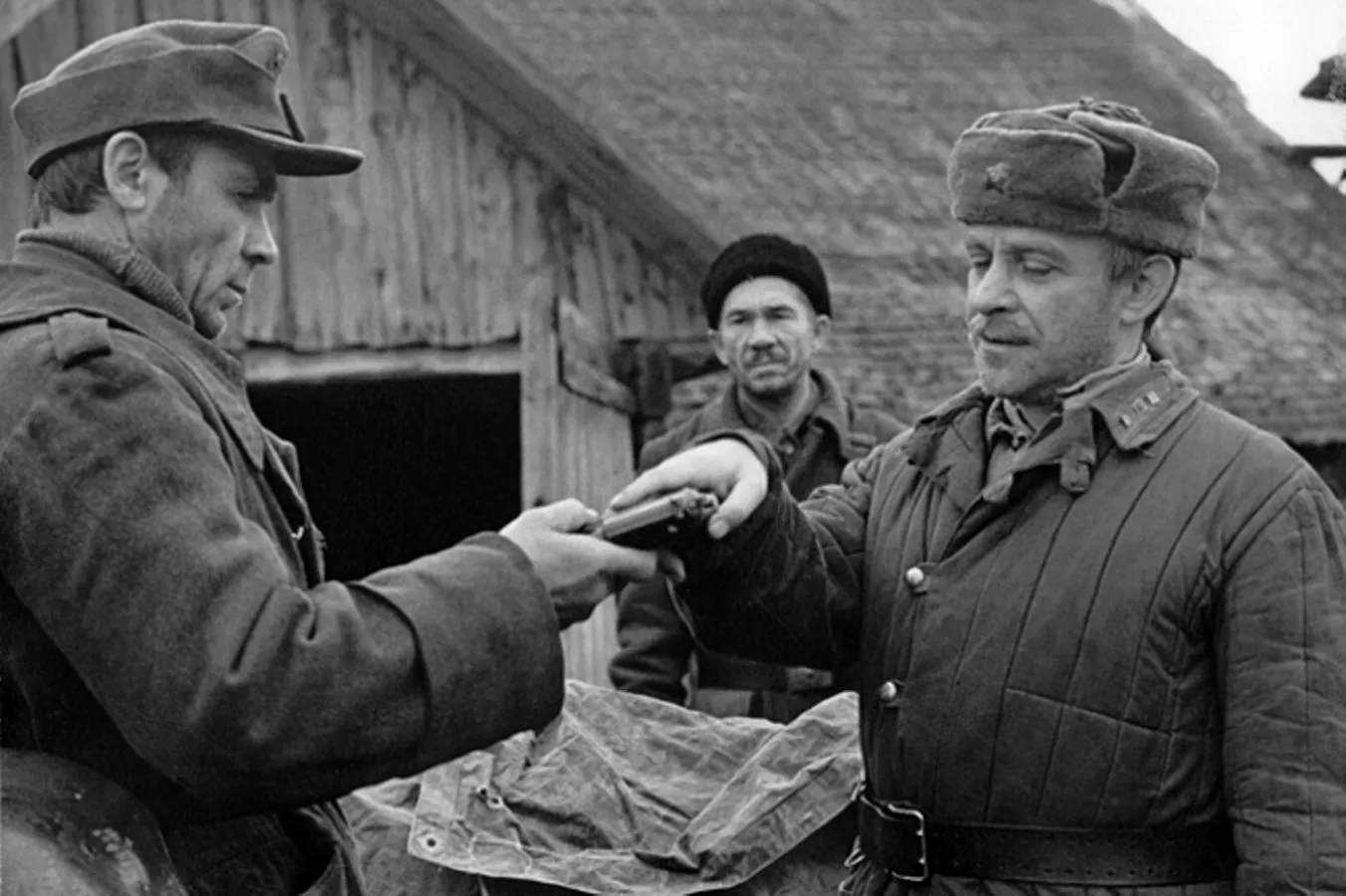 Ролан Быков в роли командира партизан Локоткова