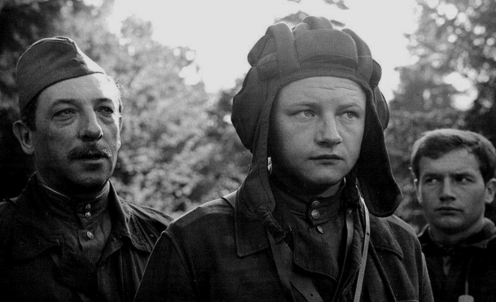 Младший лейтенант Мелешкин перед боем