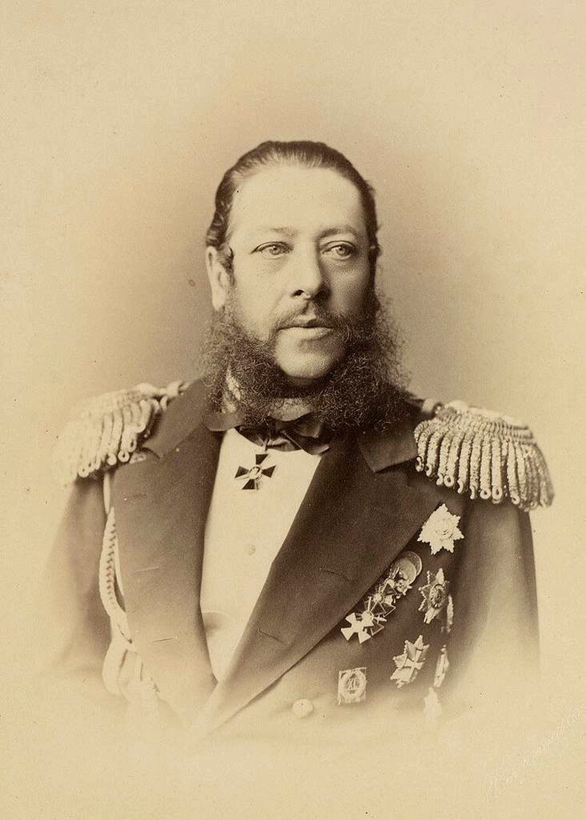Фотография Николая Карловича Краббе в мундире морского министра. 1873 год